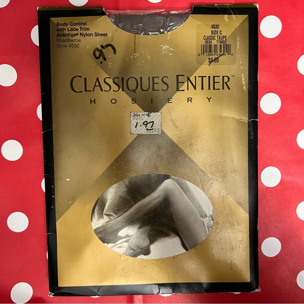 Vintage Classiques Entier nylons with shadow toe.